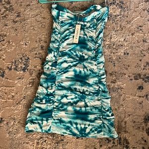 It’s a shoulder less dress that I never wore.